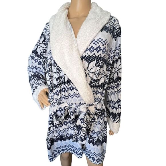 Lucky Brand Geometric Snowflake Patterned Super Soft Robe With Belt - Picture 1 of 5